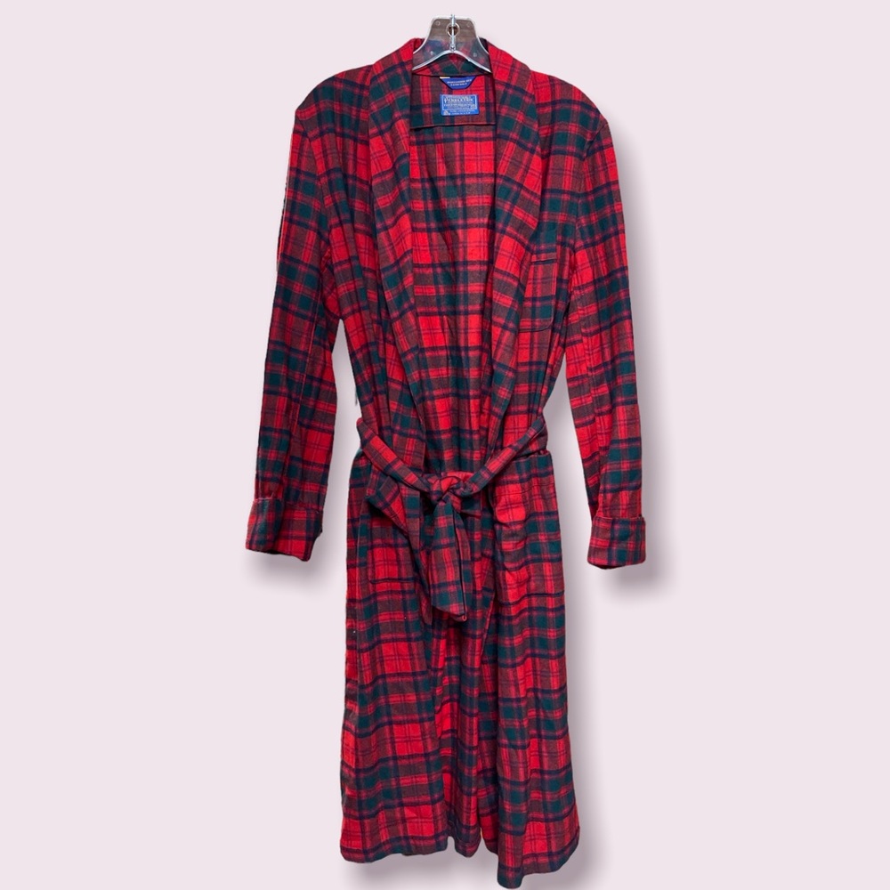 Pendleton Lounge Robe Virgin Wool Size Medium. Vintage USA made. Cozy and sharp!